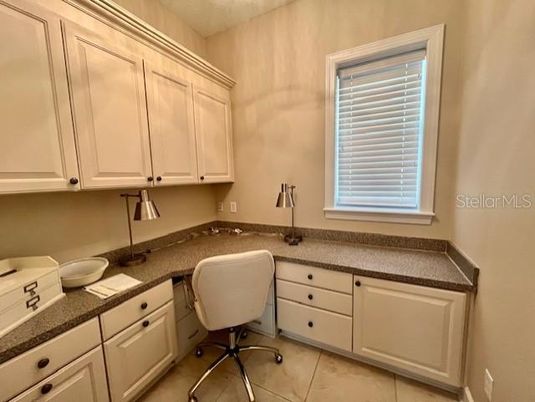 Home Office, Interior