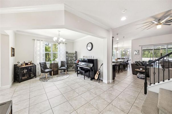 Chandelier, Dining room, Interior, Pendant Lights, Piano, Recessed Lighting