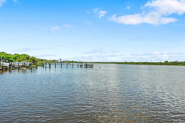 Exterior, Lake