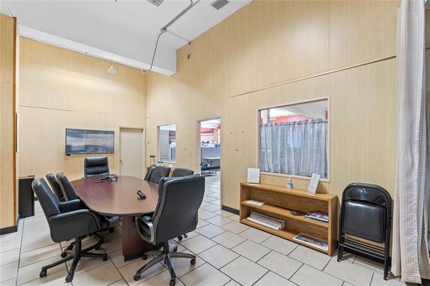 Home Office, Interior