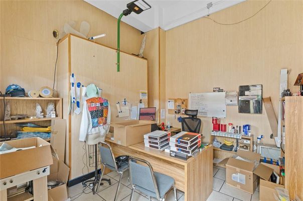 Home Office, Interior