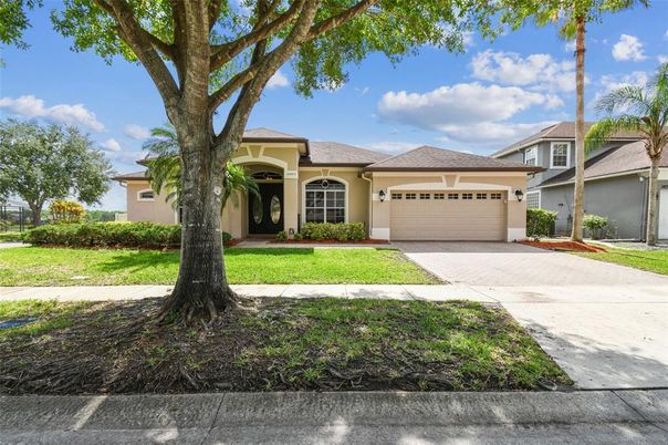 Attached, Exterior, Facade, Ranch