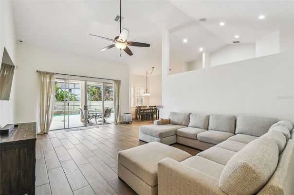 Dining room, Interior, Living room, Pendant Lights, Recessed Lighting, Wood Texture Flooring