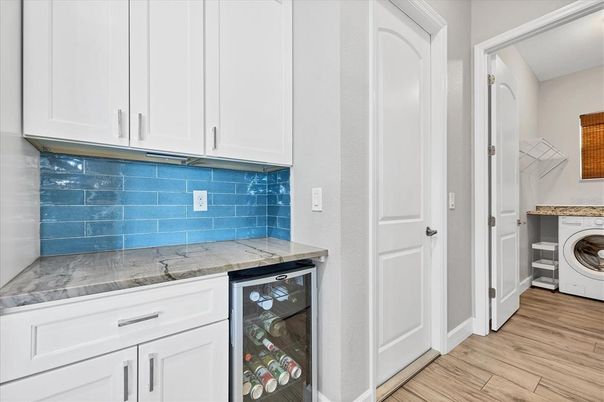 Interior, Utility Closets, Washer, Wood Texture Flooring