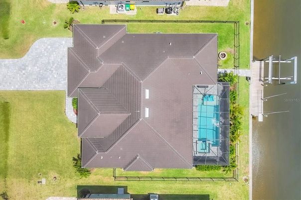 Exterior, Drone