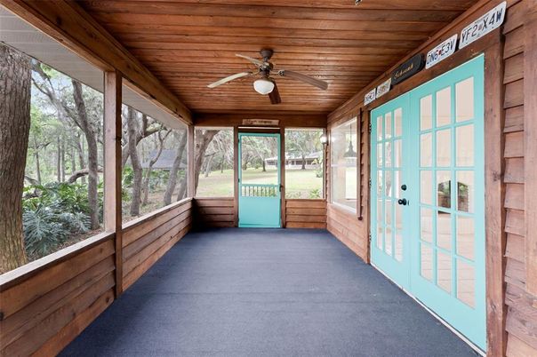 Empty room, Interior, Sun Room, Wooden Ceilings