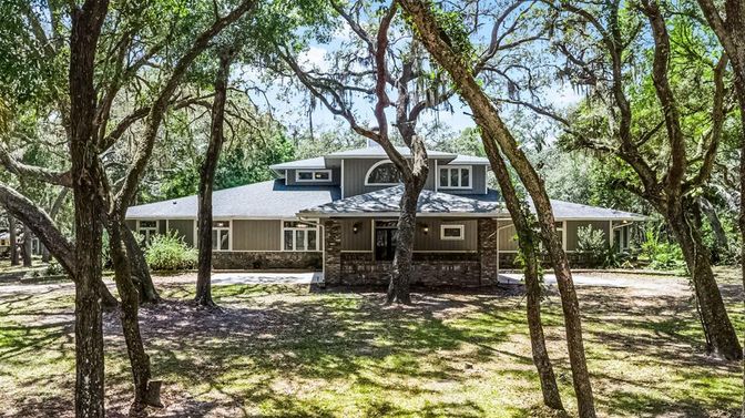Backyard, Exterior, Facade, Split Level