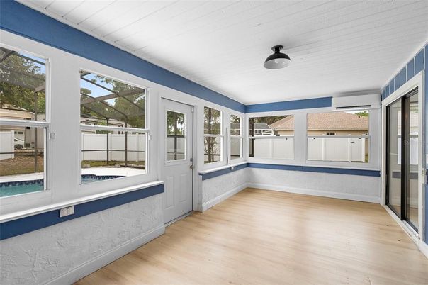 Empty room, Interior, Sun Room, Wood Texture Flooring