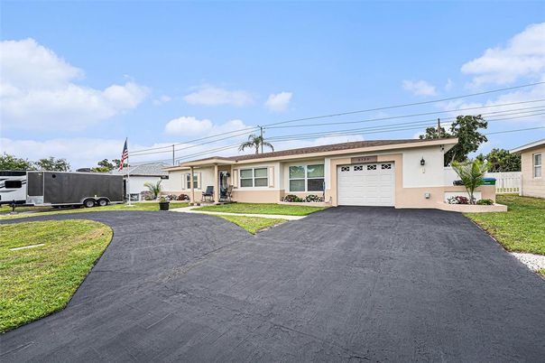 Attached, Exterior, Facade, Ranch
