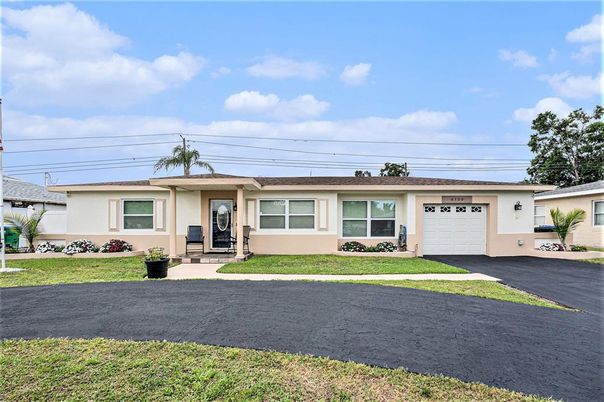 Attached, Exterior, Facade, Ranch
