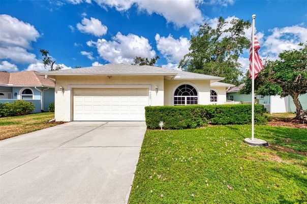 Attached, Exterior, Facade, Ranch