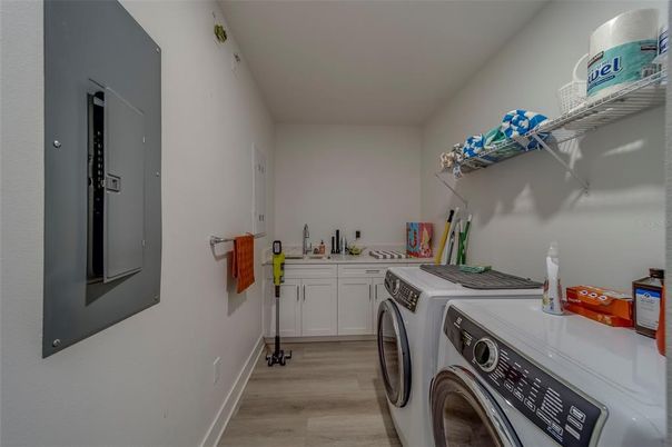 Interior, Washer, Wood Texture Flooring