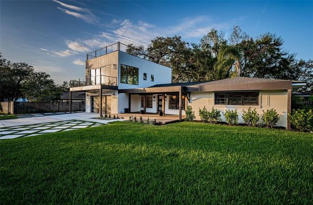 Backyard, Exterior, Facade, Modern