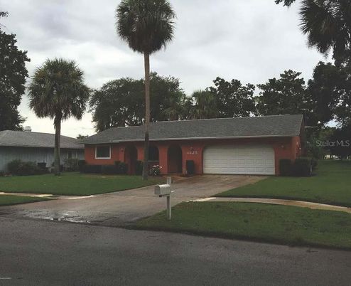 Attached, Exterior, Facade, Ranch
