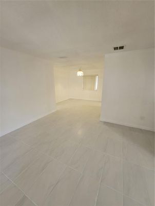 Empty room, Interior, Pendant Lights