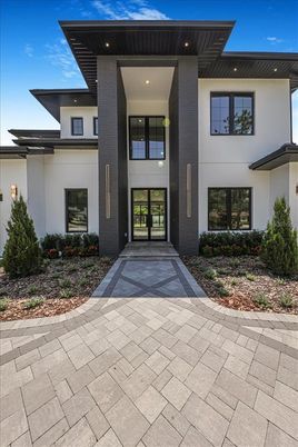 Exterior, Facade, Modern