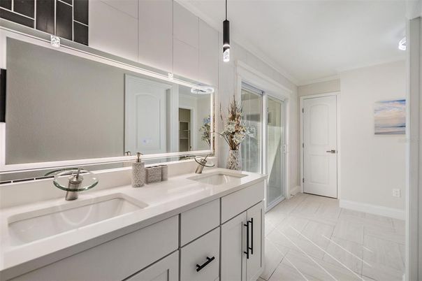 Bathroom, Dual Sink Vanities, Interior