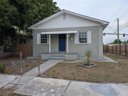 Exterior, Facade, Brick Facade, American Craftsman