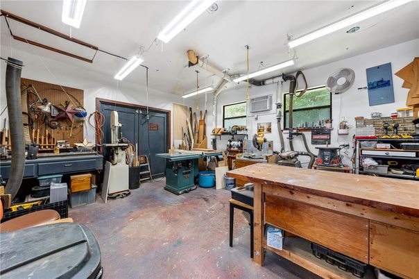 Game Room, Interior