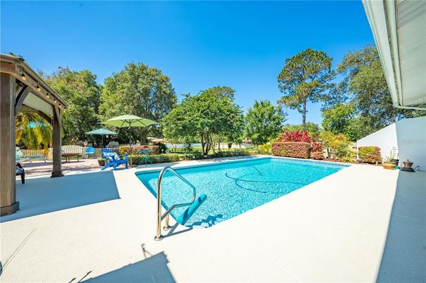 Exterior, Pool