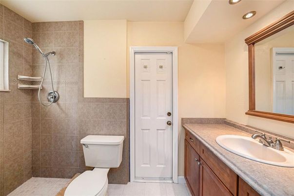 Bathroom, Interior, Recessed Lighting