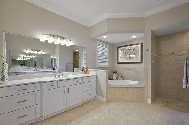 Bathroom, Dual Sink Vanities, Interior, Recessed Lighting