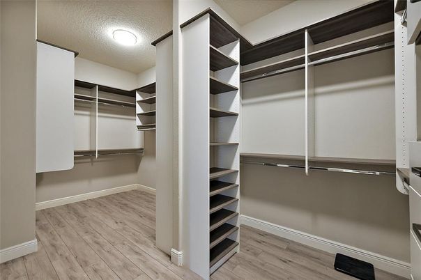 Interior, Walk-in Closets, Wood Texture Flooring