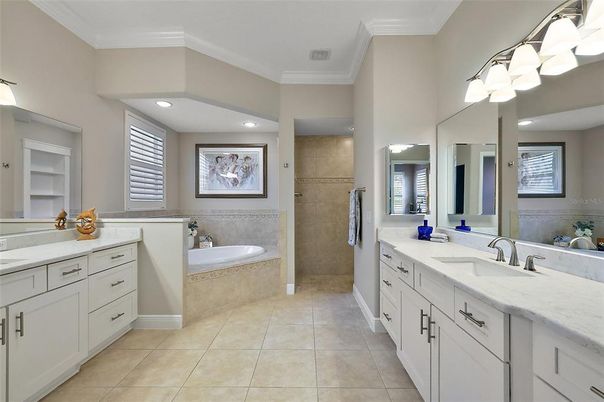 Bathroom, Dual Sink Vanities, Interior, Recessed Lighting