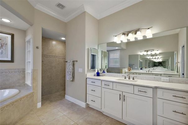 Bathroom, Dual Sink Vanities, Interior, Recessed Lighting