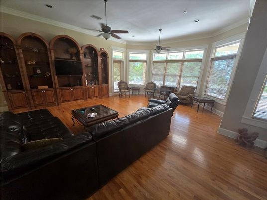 Interior, Living room, Recessed Lighting, Wood Texture Flooring