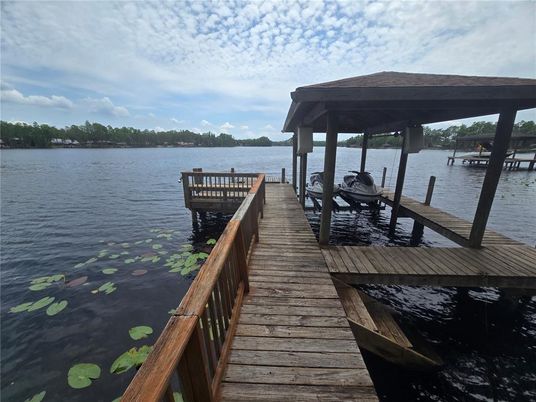 Exterior, Lake