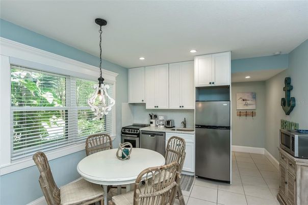 Dining room, Interior, Kitchen, Pendant Lights, Recessed Lighting, Stainless Steel Appliances