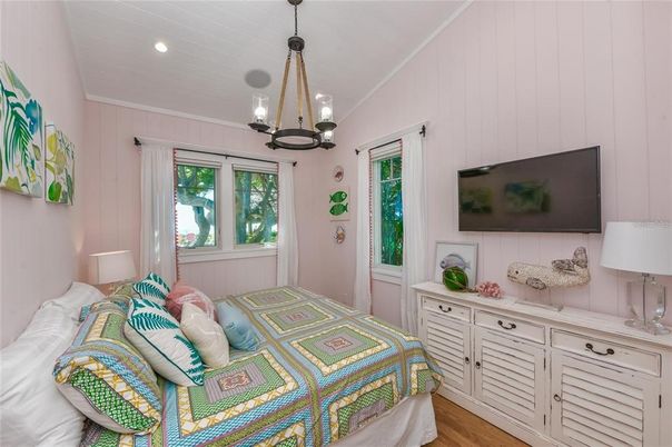 Bedroom, Interior, Pendant Lights, Recessed Lighting, Wood Texture Flooring
