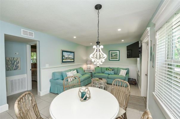 Dining room, Interior, Living room, Pendant Lights, Recessed Lighting