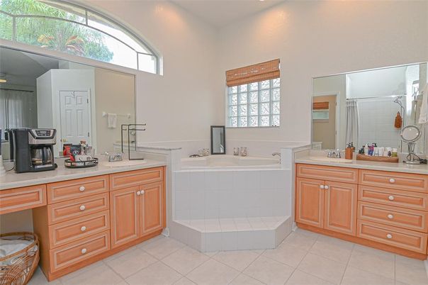 Bathroom, Dual Sink Vanities, Interior, Recessed Lighting