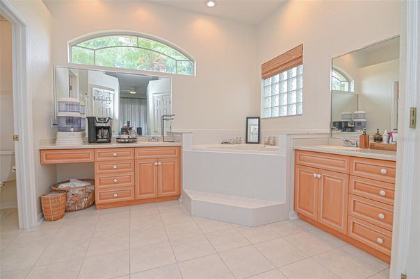 Bathroom, Dual Sink Vanities, Interior, Recessed Lighting