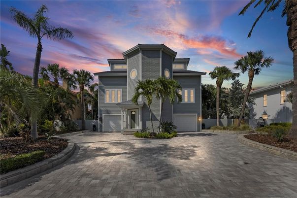 Attached, Exterior, Facade, Modern