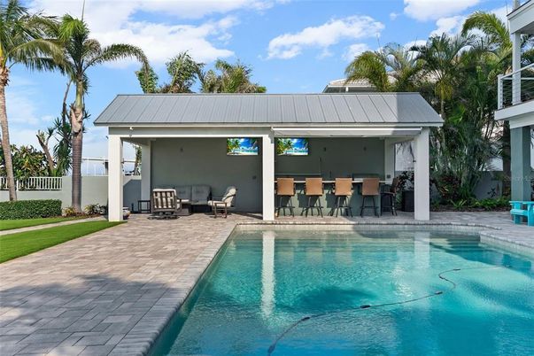 Exterior, Pool