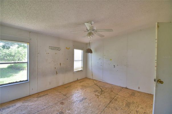 Empty room, Interior