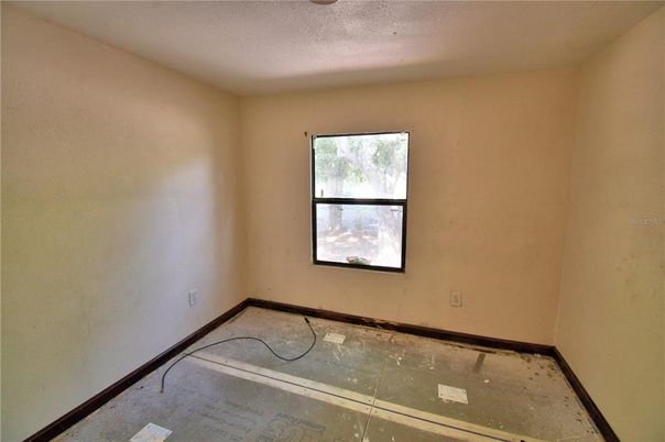Empty room, Interior