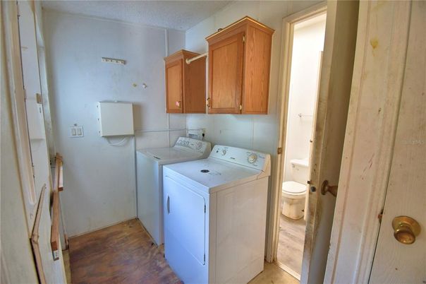 Interior, Washer, Wood Texture Flooring
