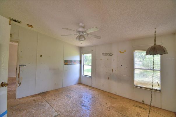 Empty room, Interior