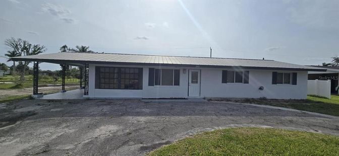 Backyard, Exterior, Facade, Ranch