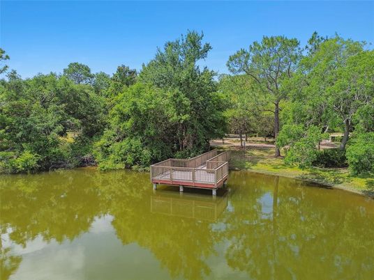 Exterior, Lake