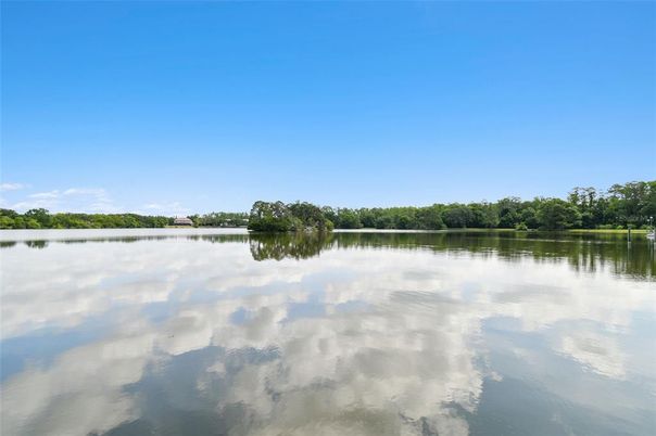 Exterior, Lake