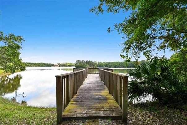 Exterior, Lake
