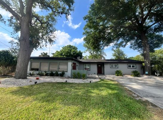 Backyard, Exterior, Facade, Ranch