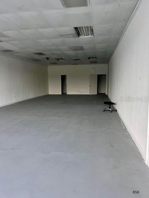 Empty room, Interior
