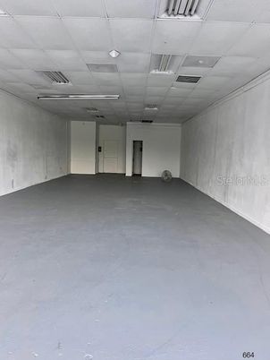 Empty room, Interior