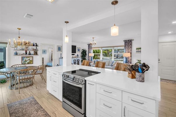 Chandelier, Dining room, Interior, Kitchen, Pendant Lights, Recessed Lighting, Wood Texture Flooring